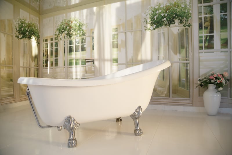 The Pros & Cons of Buying a Clawfoot Tub – Plus FAQ - Luxury