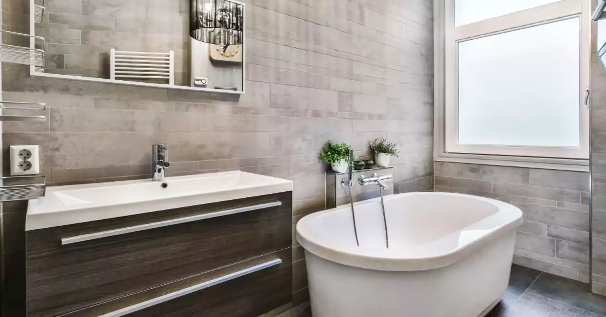 5 Common Types of Bathroom Layouts to Consider for Your Remodel | Groysman Construction Remodeling | 9