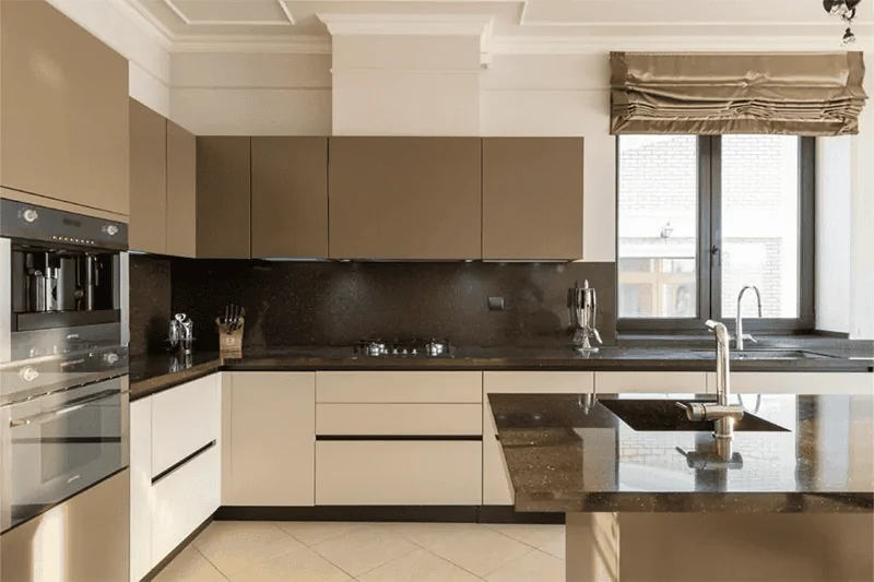 A combination kitchen in light brown and Sandy Beige