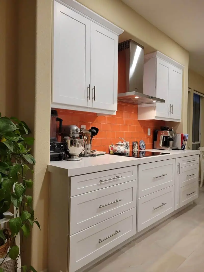 kitchen in white tones with a bright backsplash