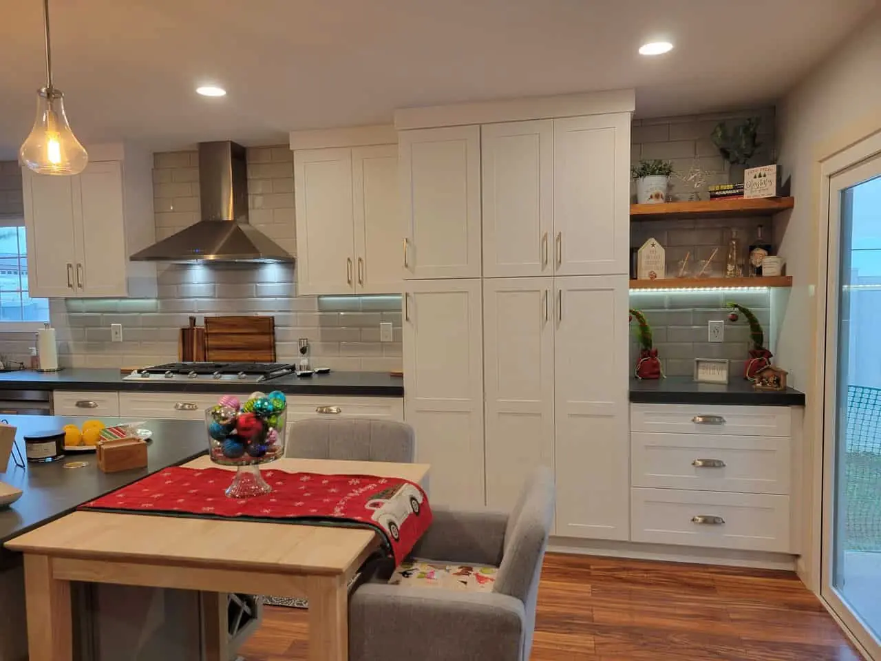 white kitchen with a faux stone masonry design