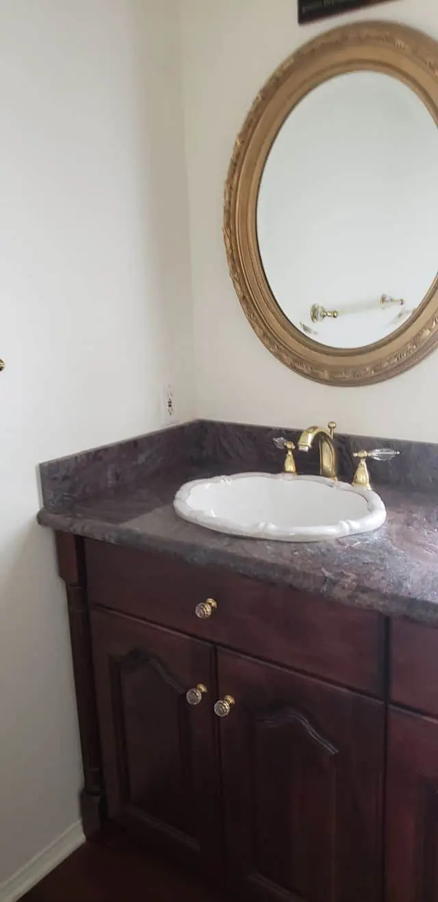 a round washbasin and sink