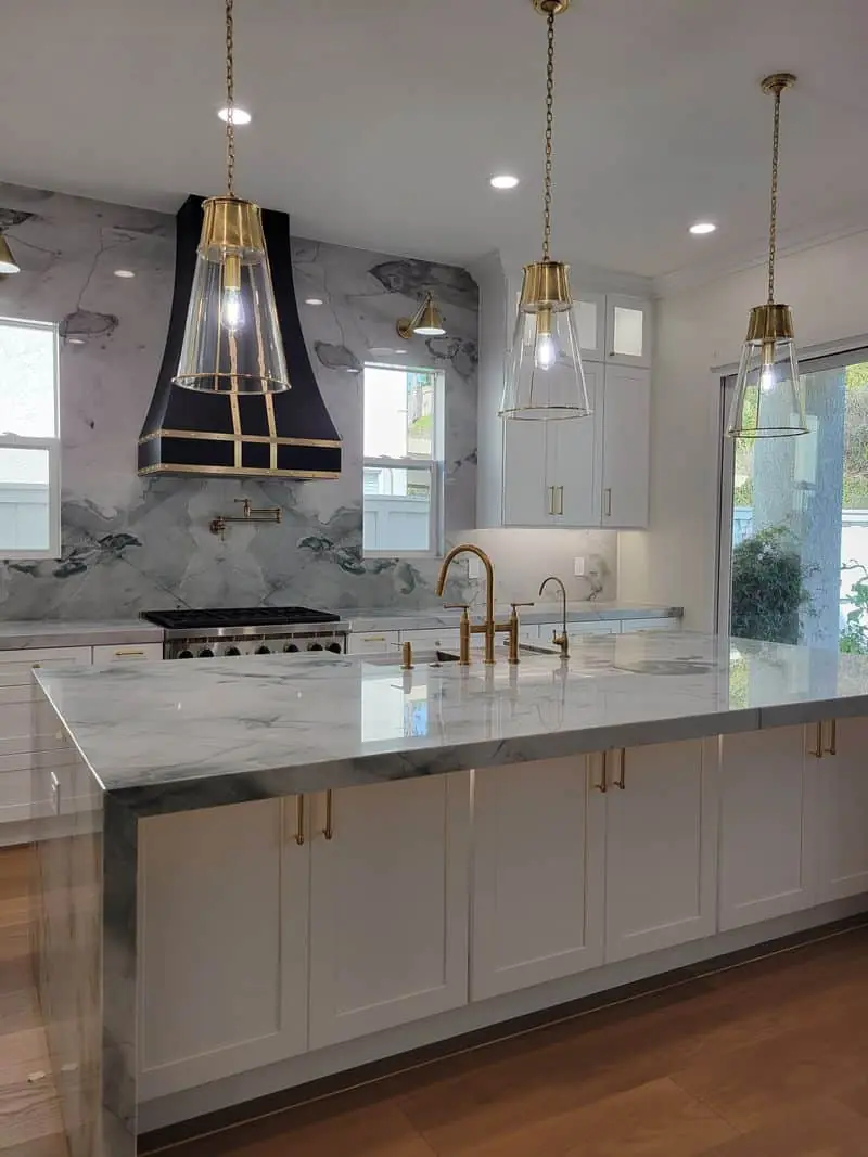 accent black range hood