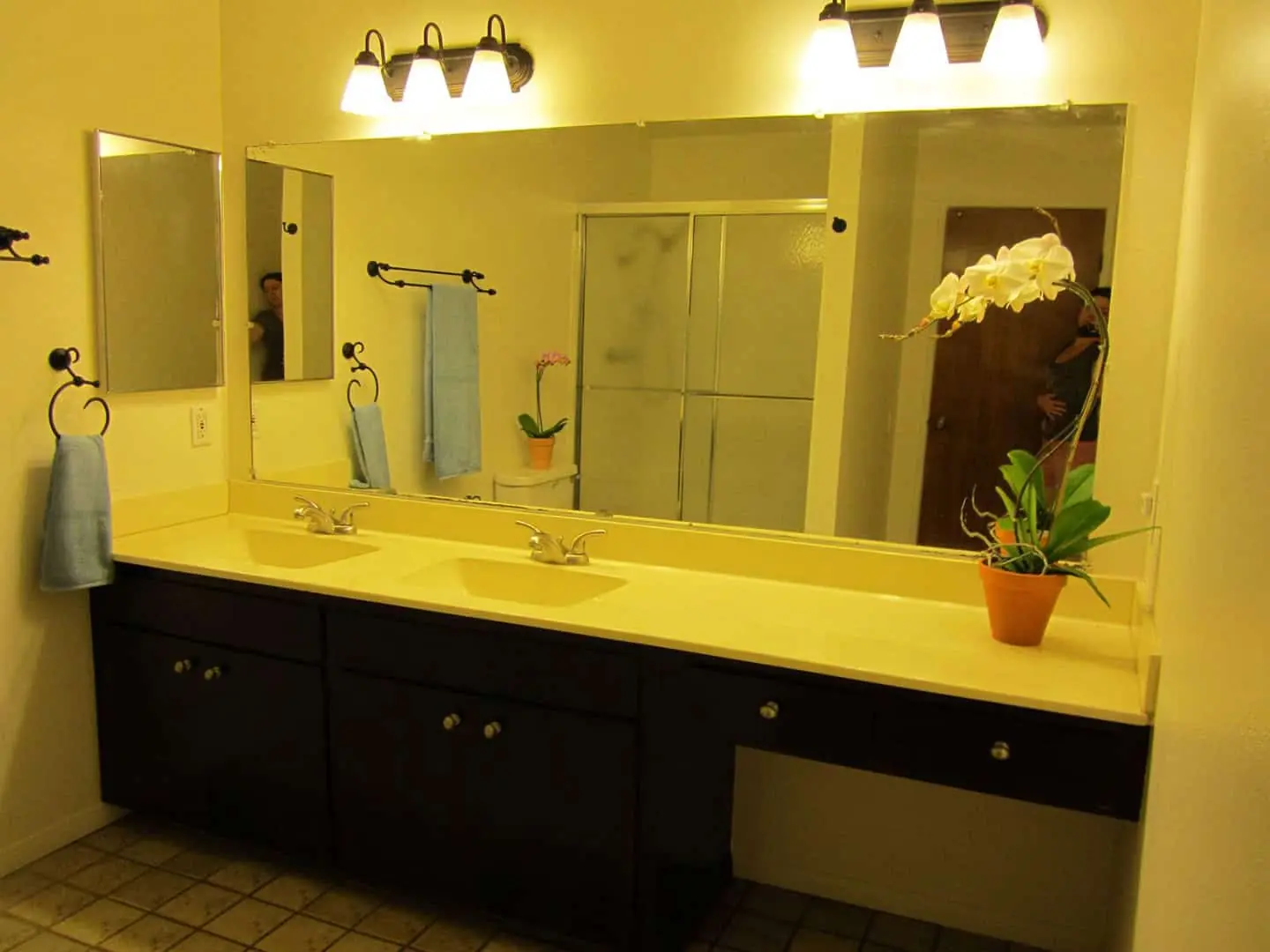 two sinks and a large mirror